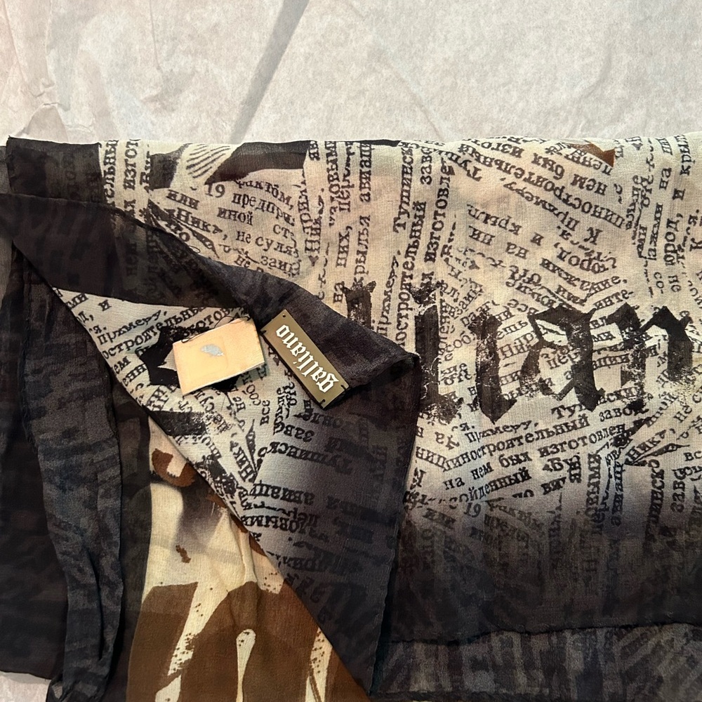 John Galliano Newsprint Newspaper Black and Cream Scarf - Picture 2 of 7
